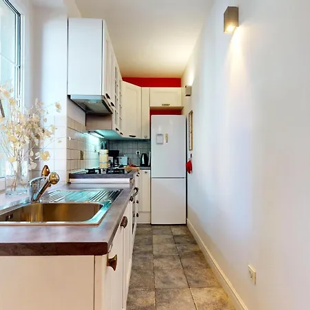 Garden Downtown Apartment Split