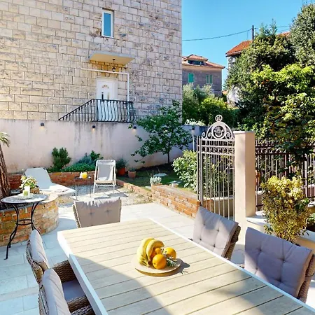 Apartment Garden Downtown