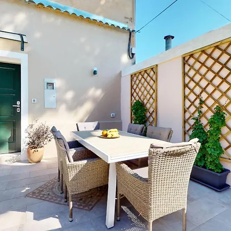 Garden Downtown Daire